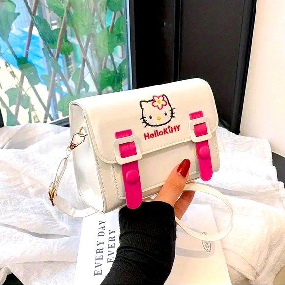 Hello Kitty Mini Handbag - Picture 3 of 9